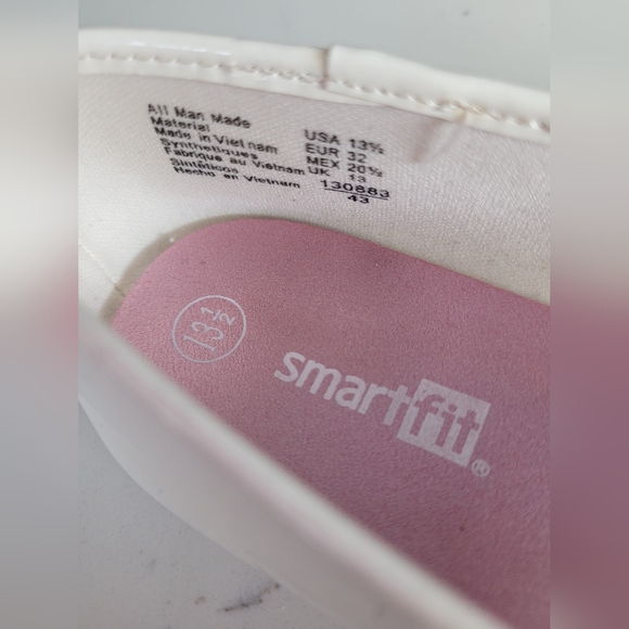 Girls White Flats US 13 1/2 - Picture 8 of 9